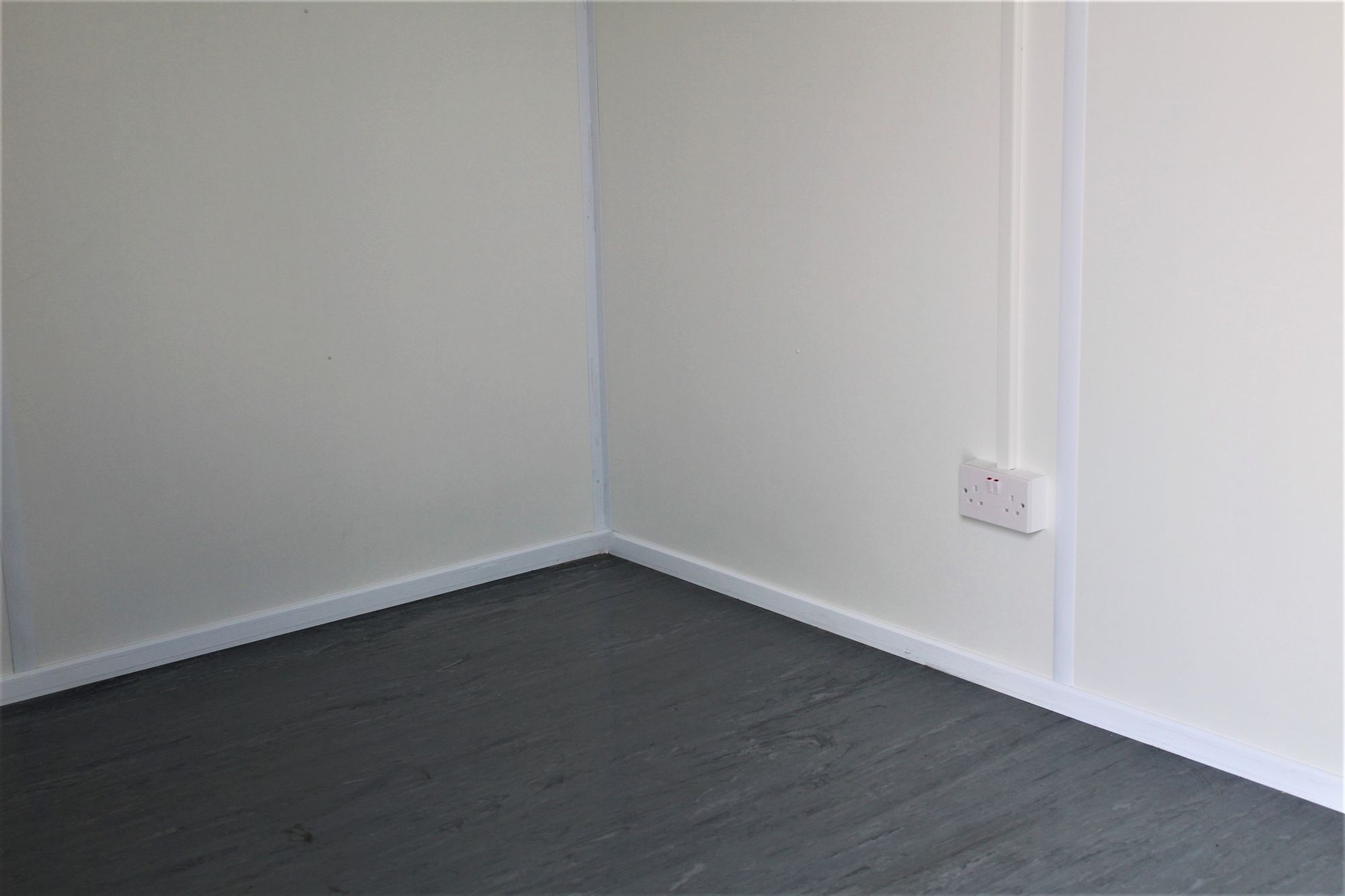 Office Corntainer orf 20 Pies with 2 windorws (Ref:1096)