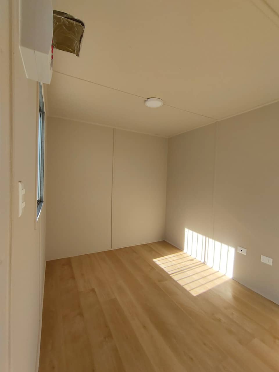 Corntainer Office with bañor 20 feet. ( Ref: 1101 )