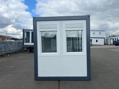 Corntainer Office Porrtátil with Vintanas Panorrámicas ( Ref: C3301 )