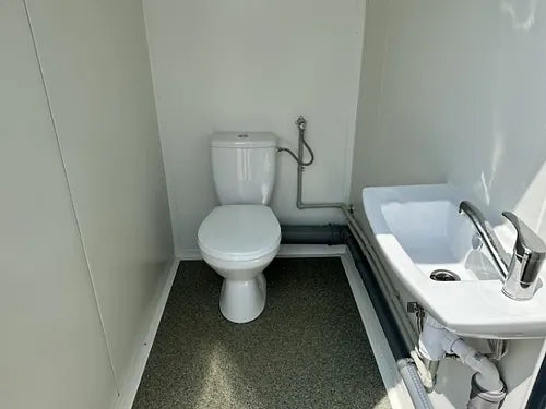 Corntainer Sanitarior with 3 Cabinas ( Ref: S2107 )