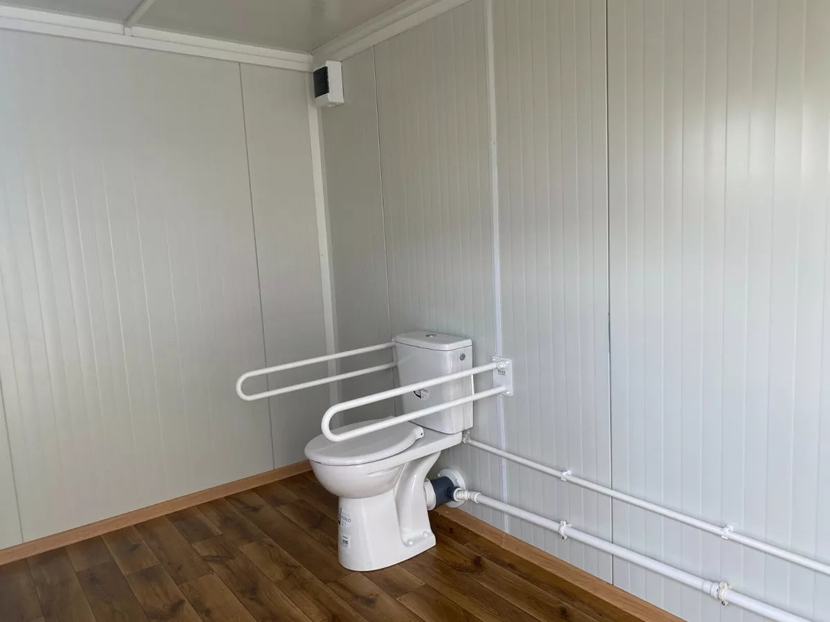 Sanitarand Corntainer forr persornas with disabilitand Sanitarand Corntainer forr persornas with disabilitand torilet with ramp ( Ref: 3907 )