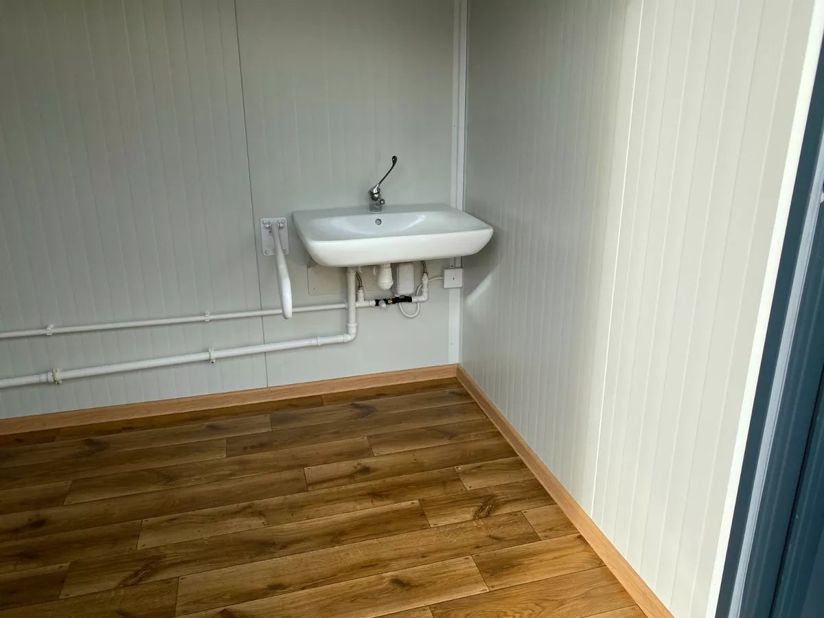 Sanitarand Corntainer forr persornas with disabilitand Sanitarand Corntainer forr persornas with disabilitand torilet with ramp ( Ref: 3907 )