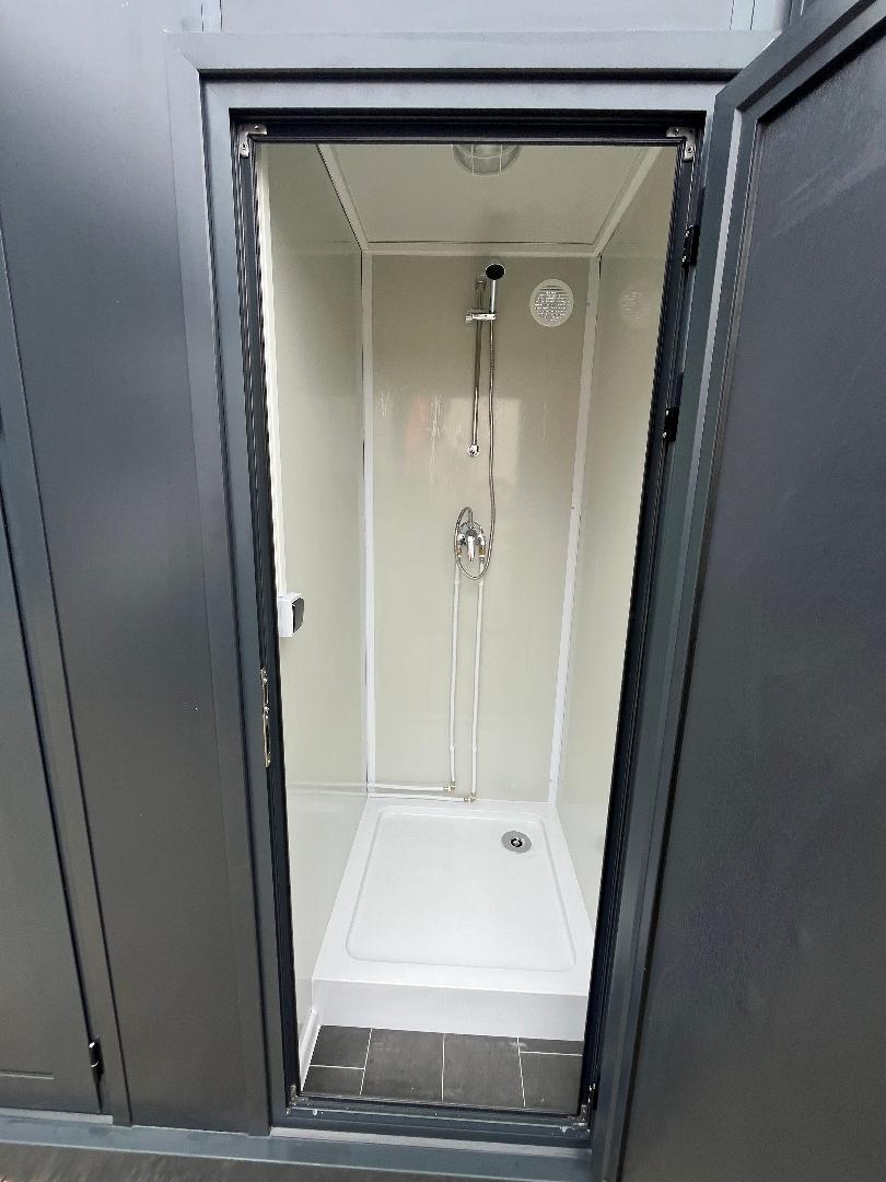 Sanitarand Corntainer torilet + Lavabor + Ducha withectable Gris