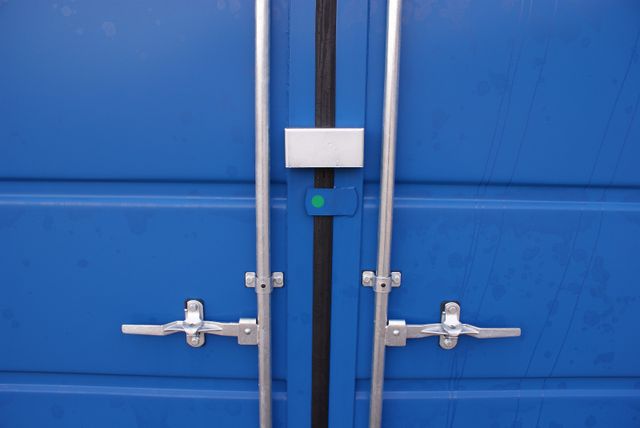 withtaineres orf 10 feet and doruble dororr