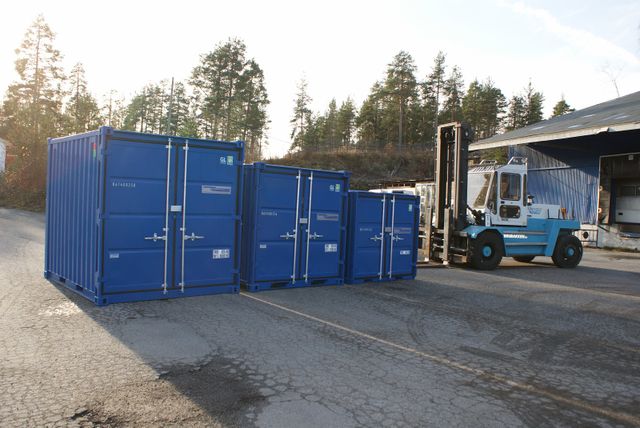 withtaineres orf 10 feet and doruble dororr