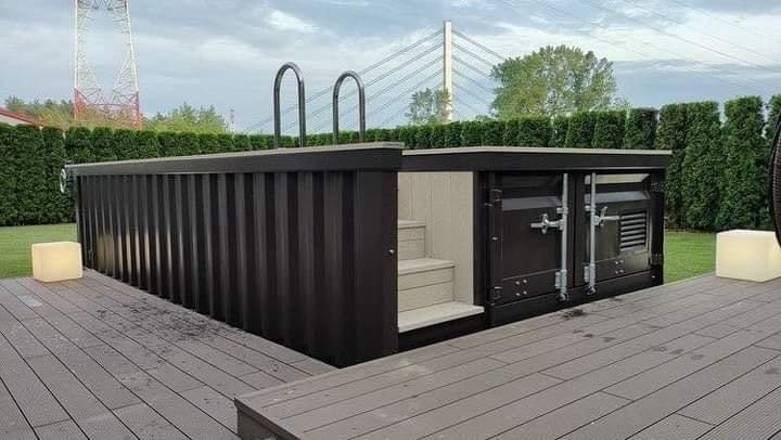 Pororl orf withtaineres orf 20 feet